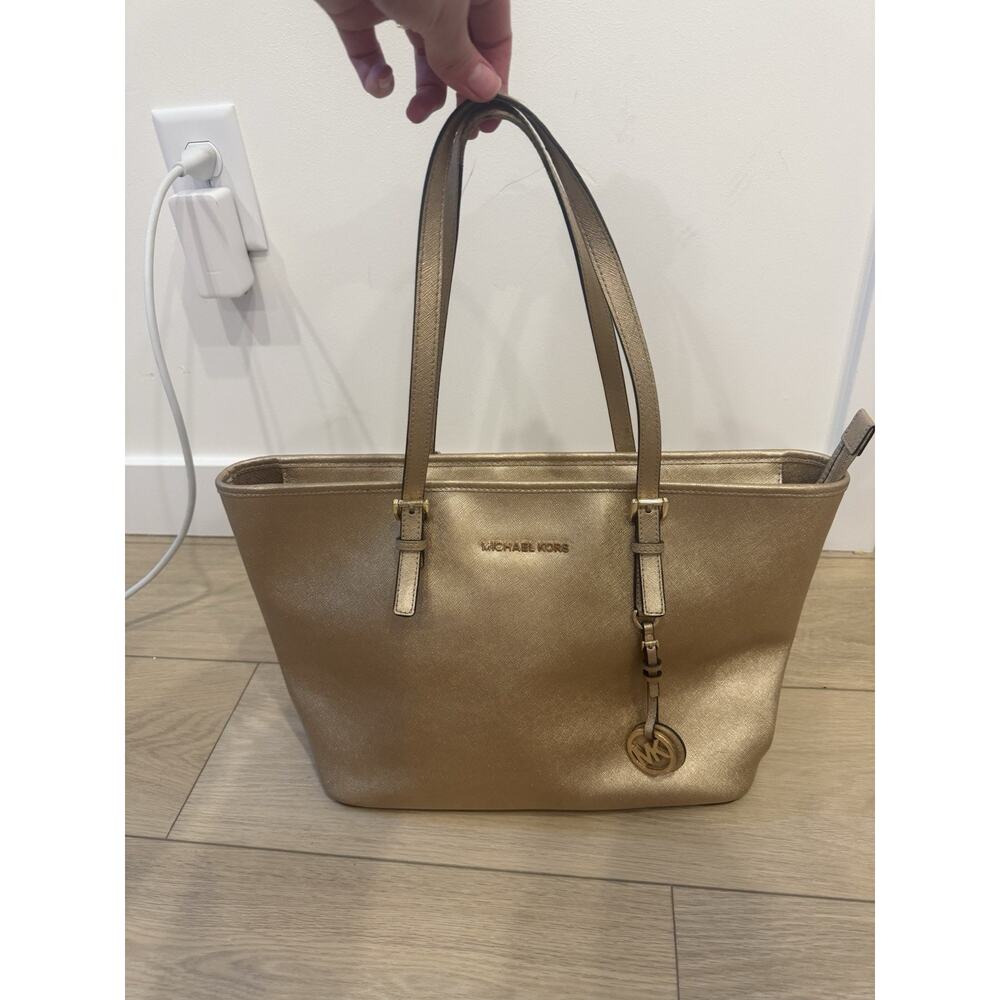 Michael Kors Jet Set Large Multifunction Tote Bag In Pale Gold Saffiano Leather